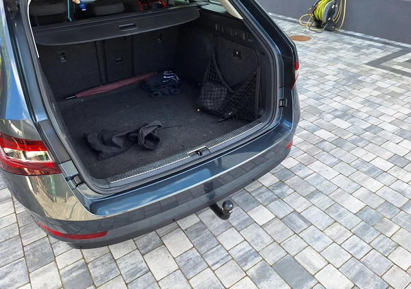 Skoda Superb cena 72500 przebieg: 132300, rok produkcji 2017 z Suchań małe 56